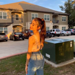 Meet your Posher, Dayna